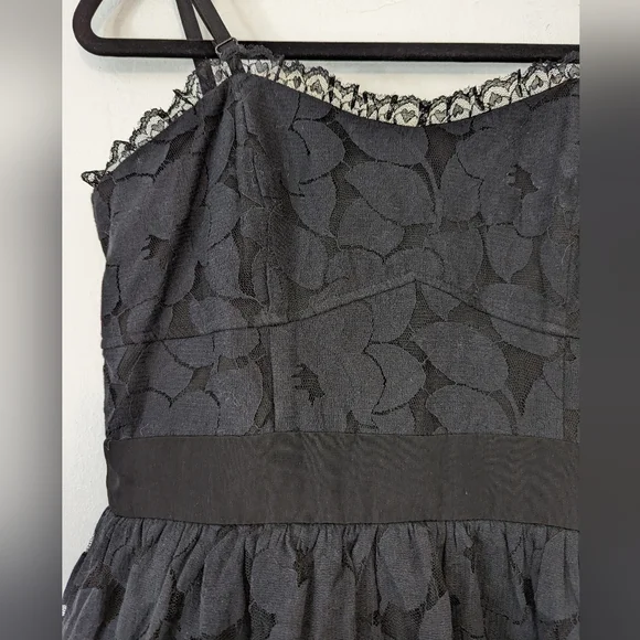 Floofy Floral Lace Dress - Picture 2 of 5